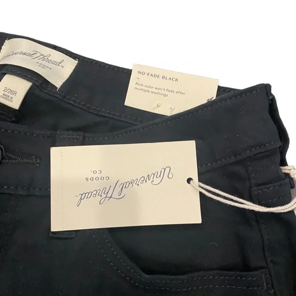 Universal Thread NWT Mid-Rise Curvy Skinny No Fade Black Jeans 2 | 26 Waist - Picture 11 of 12